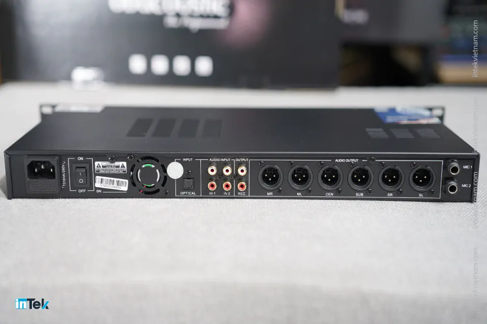 vang-so-db-acoustic-d700-2582