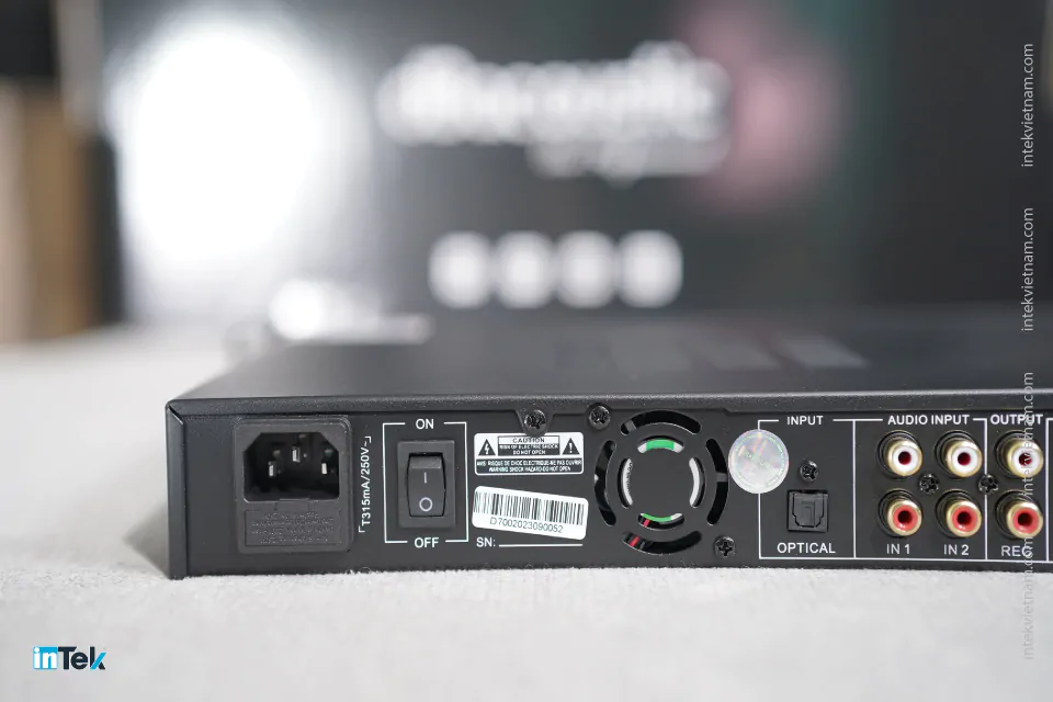vang-so-db-acoustic-d700-2585